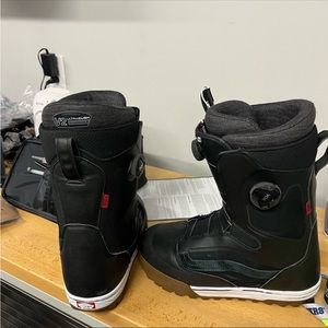 Snowboard boot men’s 11.5 Vans v2 ultra Cush boots